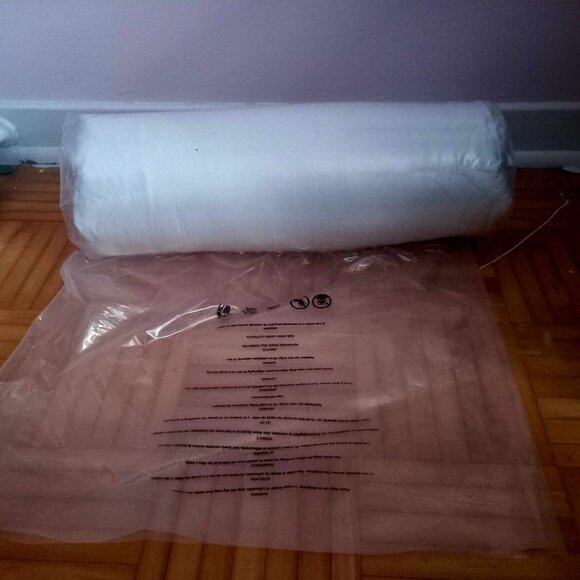 Memory Foam Queen Size Pillow Vacuumed Seal New In Bag - Picture 1 of 2